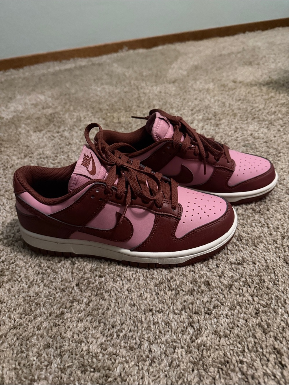 Nike Women's Low-Top Sneakers in Pink and Burgundy dunks